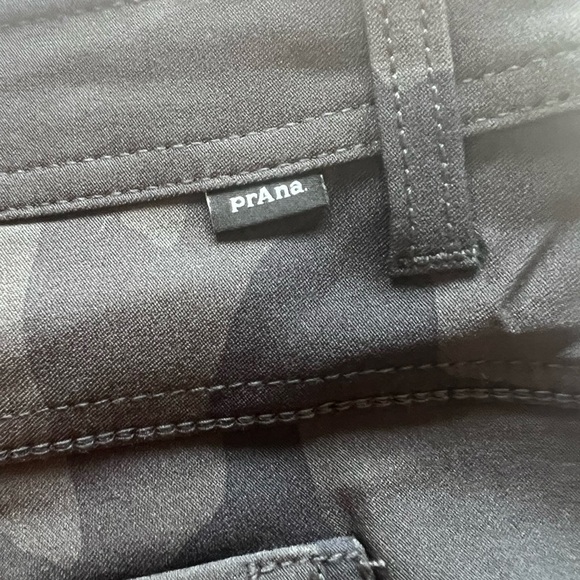 NWT Prana Women's Halle Short Plus II Size
22/7" Inseam Camo (D4) - Picture 9 of 9